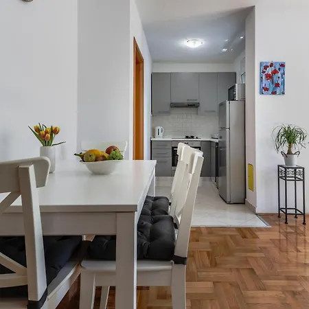 Apartment Lovely